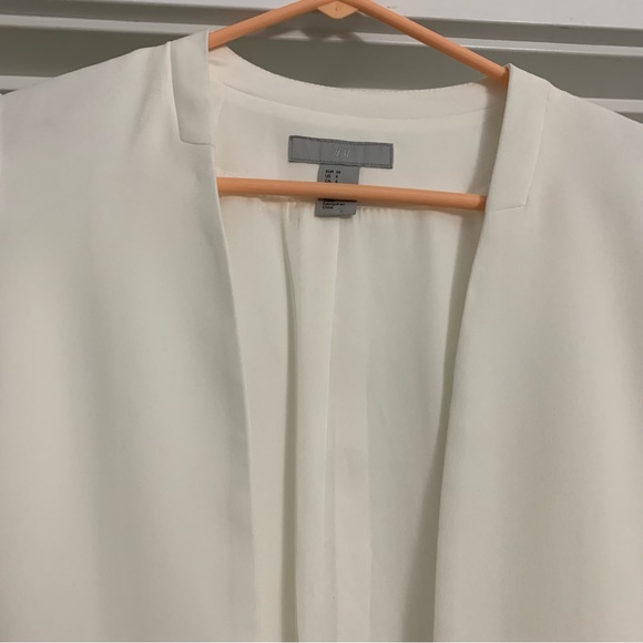 NWOT-H&M White Blazer with front tie and 3/4 Ruched Sleeves. Size 4 - Picture 7 of 12